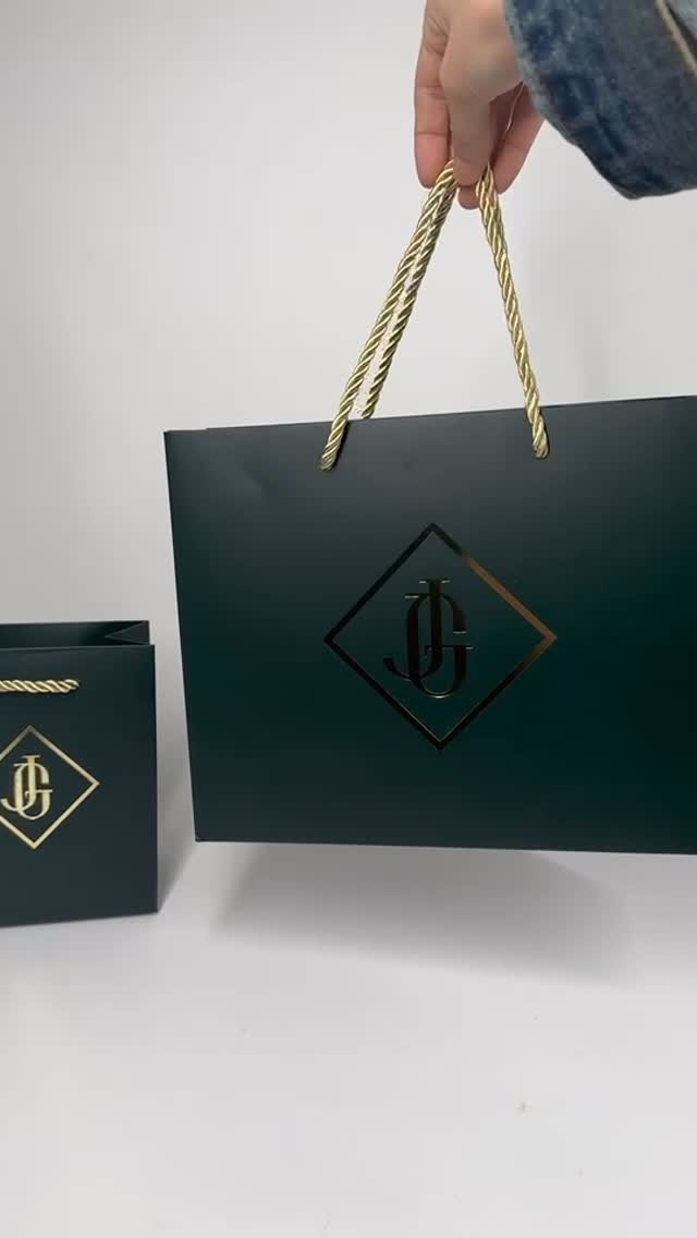 Green Jewelers branded shopping bag and jewelry box - premium packaging